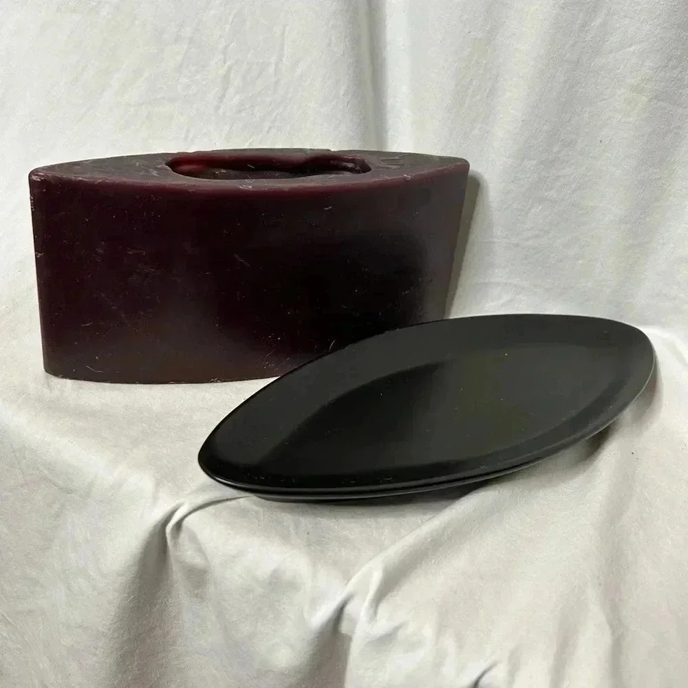 Oblong candle +‎ holder